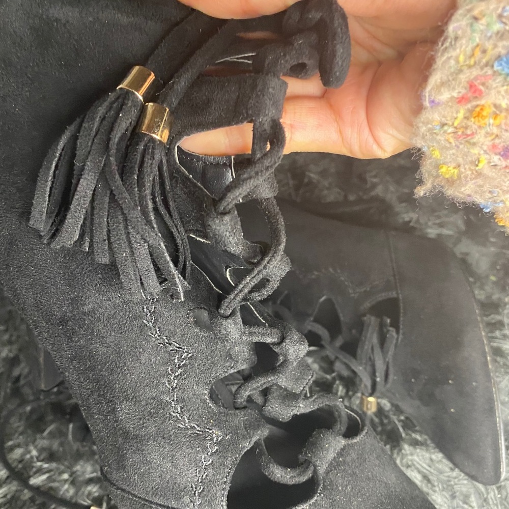 Pointed Laced heels